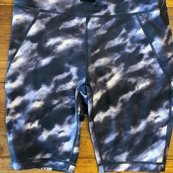 NWT Title Nine Mad Dash 10" Short Napili/Poipu Print Reversible / Medium - Picture 4 of 10